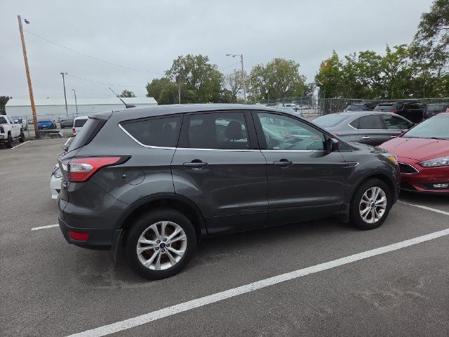 Used 2017 Ford Escape SE FWD image 2