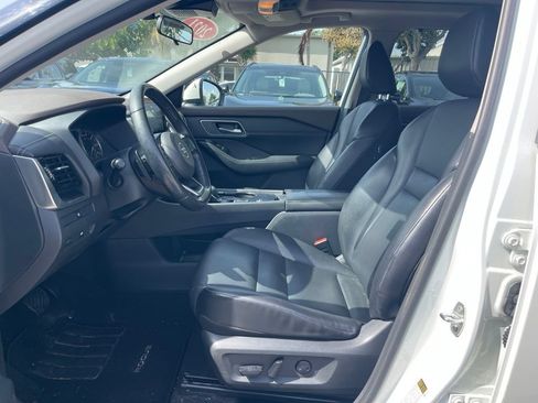 Certified 2021 Nissan Rogue SV w/ Premium Package FWD image 3