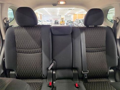 Used 2017 Nissan Rogue SV AWD/4WD image 37