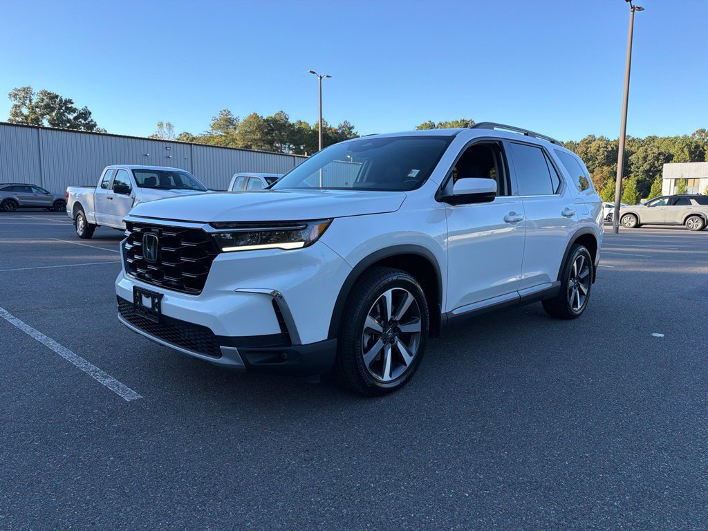 Used 2024 Honda Pilot Touring image 2