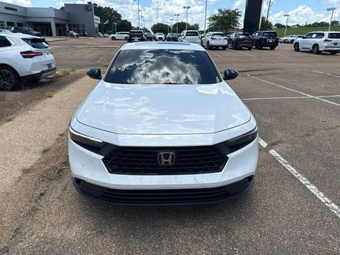 Used 2025 Honda Accord Sport image 2