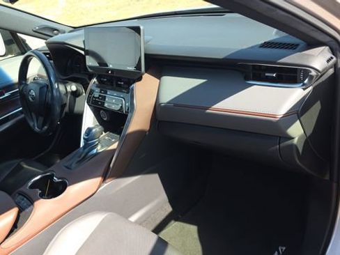 Used 2021 Toyota Venza Limited image 30