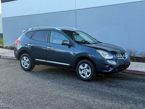 Used 2013 Nissan Rogue SV image 2