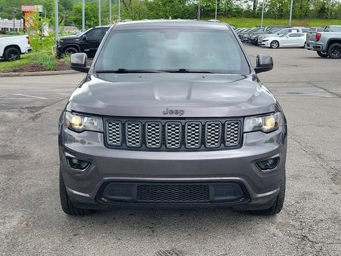 Used 2019 Jeep Grand Cherokee Altitude AWD/4WD image 2