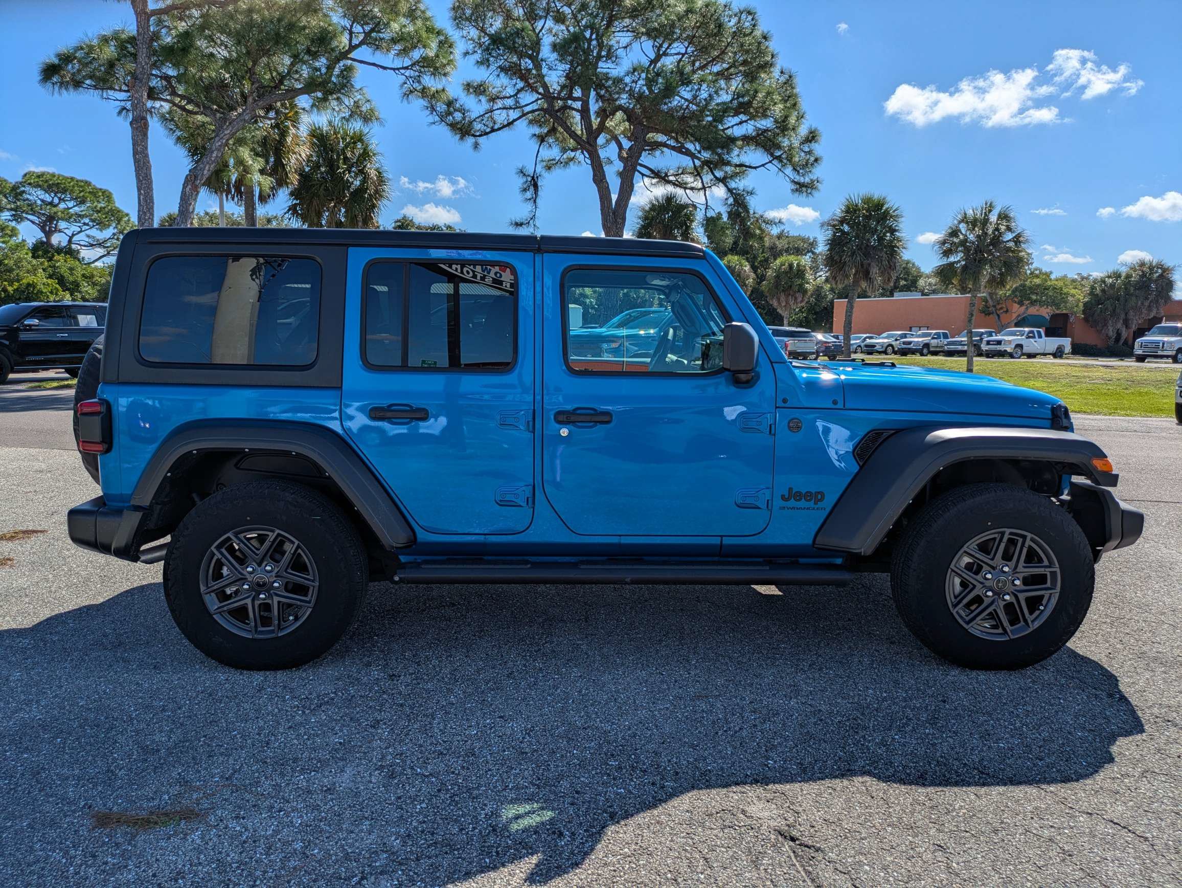 Used 2024 Jeep Wrangler Unlimited Sport AWD/4WD image 3
