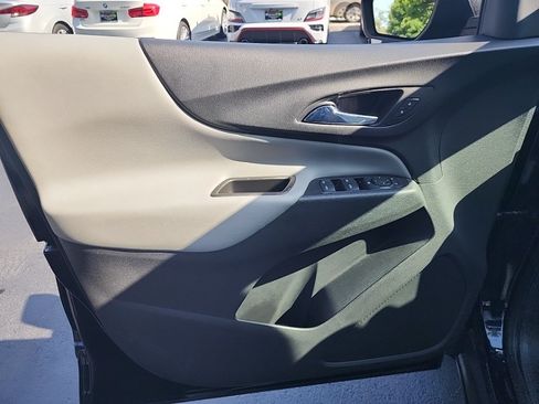 Used 2020 Chevrolet Equinox LS w/ LS Convenience Package FWD image 27