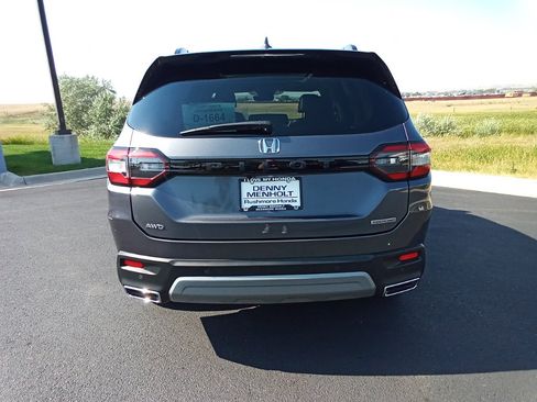 Certified 2025 Honda Pilot Touring image 4