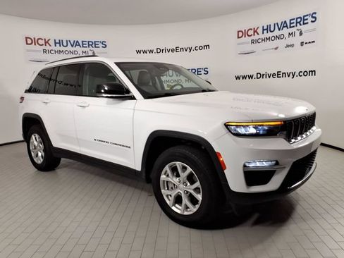 Used 2023 Jeep Grand Cherokee Limited AWD/4WD image 3