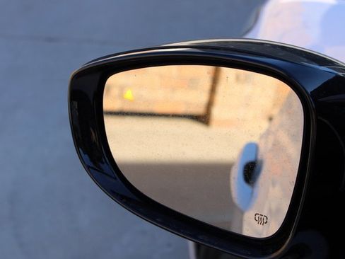 Used 2024 Chrysler Pacifica Limited image 23