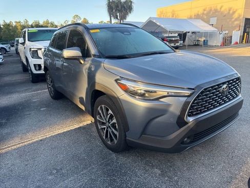Used 2023 Toyota Corolla Cross XLE image 1