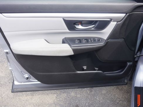 Used 2017 Honda CR-V LX image 8