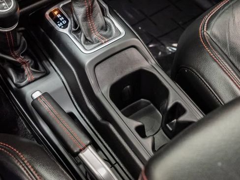 Used 2018 Jeep Wrangler Unlimited Rubicon AWD/4WD image 25