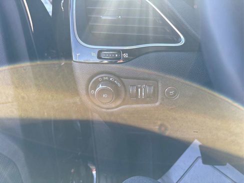 Used 2023 Jeep Cherokee Altitude Lux AWD/4WD image 15