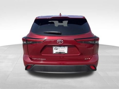 Used 2023 Toyota Highlander XLE FWD image 4
