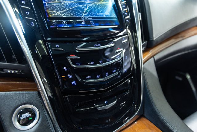 Used 2018 Cadillac Escalade Premium Luxury AWD/4WD image 19