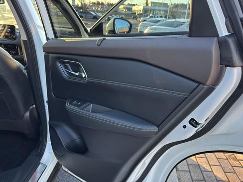 Used 2021 Nissan Rogue Platinum image 13