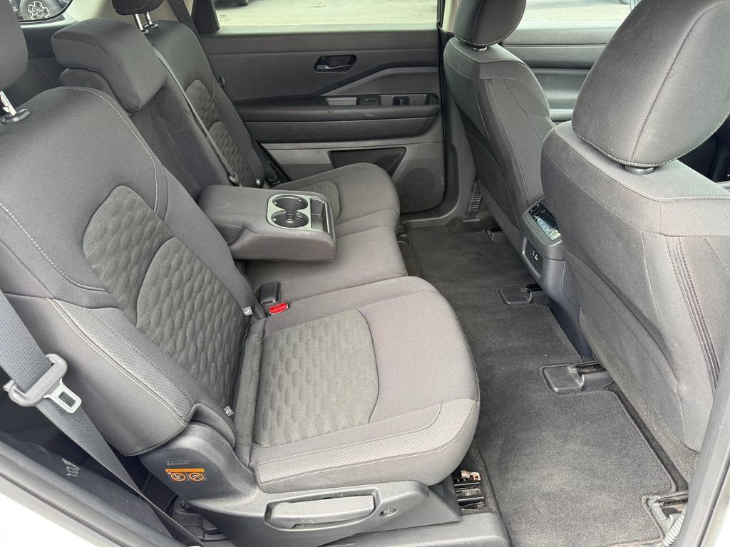 Used 2025 Nissan Pathfinder SV FWD image 18
