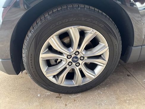 Used 2019 Ford Edge Titanium w/ Cold Weather Package image 27