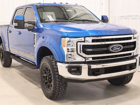 Certified 2020 Ford F350 Lariat w/ Tremor Off-Road Package image 4