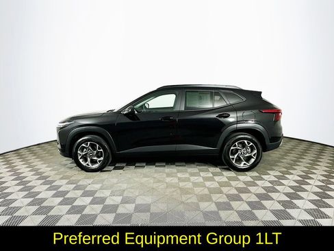 Used 2025 Chevrolet Trax LT FWD image 6