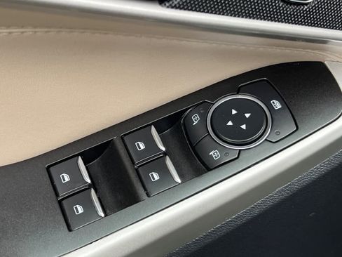 Used 2021 Ford Explorer XLT w/ Equipment Group 202A image 13