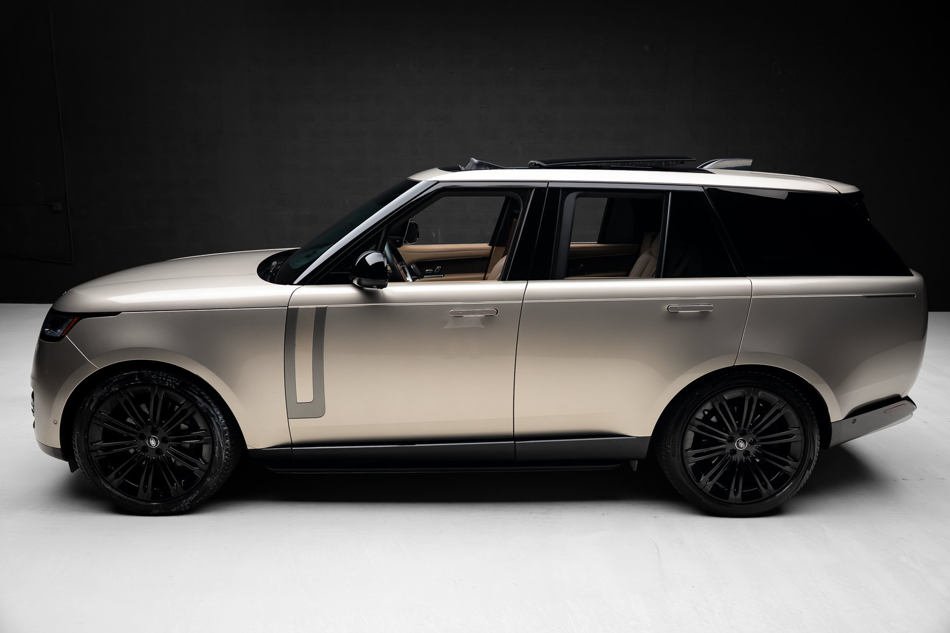 Used 2024 Land Rover Range Rover SE AWD/4WD image 16