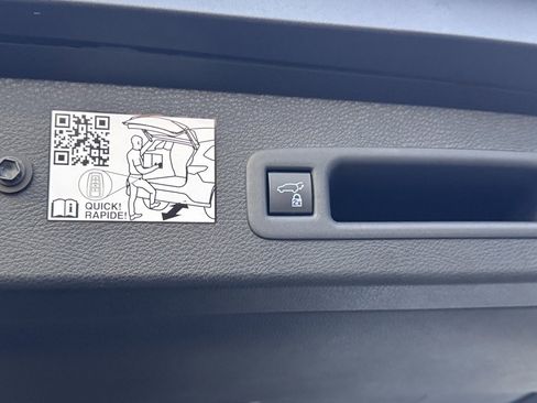 Used 2024 Toyota Sienna Limited image 42