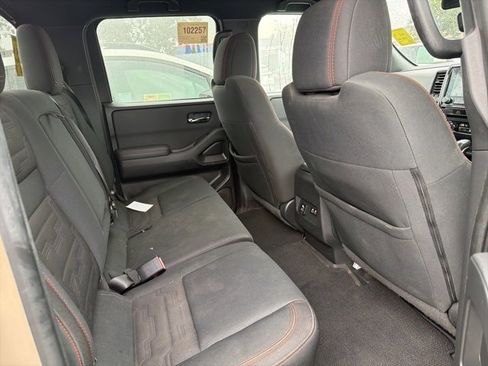 Used 2022 Nissan Frontier PRO-4X image 7