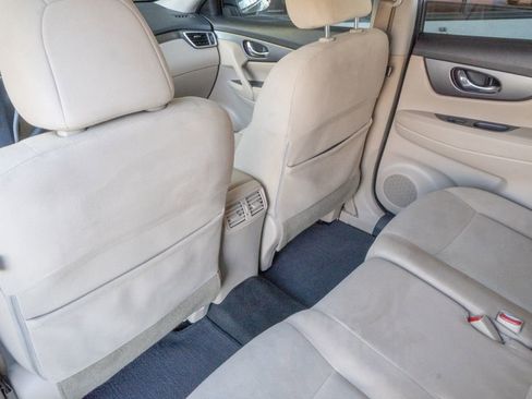 Used 2016 Nissan Rogue SV image 18