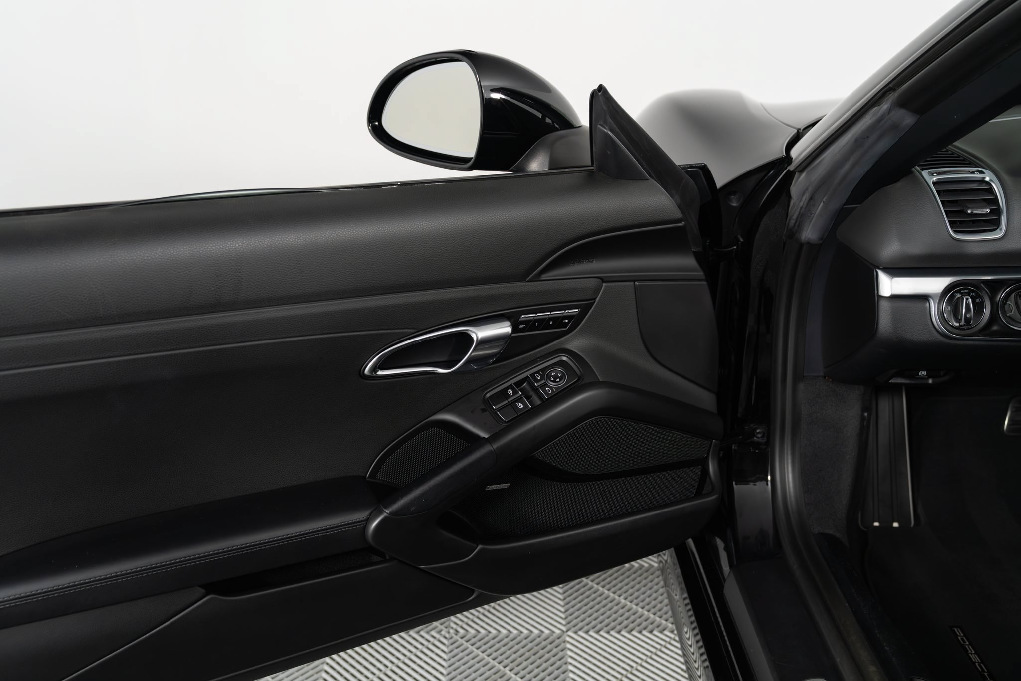 Used 2015 Porsche Boxster S RWD image 27
