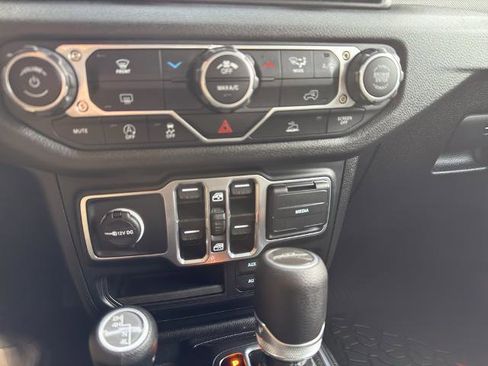 Used 2025 Jeep Gladiator Sport AWD/4WD image 27