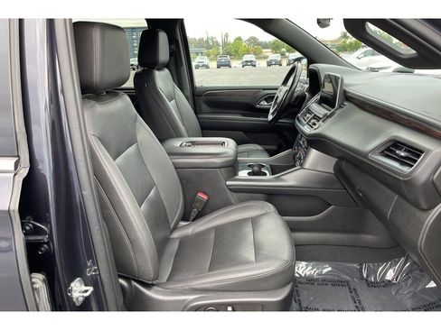 Used 2022 Chevrolet Suburban LT w/ Luxury Package image 21