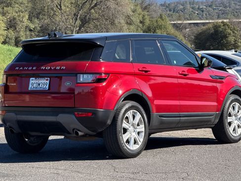 Used 2018 Land Rover Range Rover Evoque SE image 3