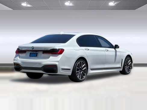 Certified 2022 BMW 750i xDrive w/ Executive Package AWD/4WD image 8