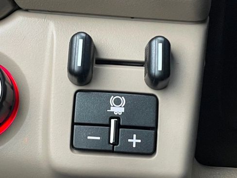 Used 2016 GMC Yukon XL Denali image 37