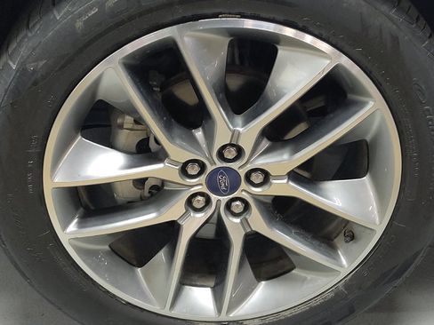 Used 2018 Ford Edge Titanium FWD image 31