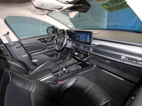 Used 2024 Lincoln Corsair AWD w/ Equipment Group 101A image 20