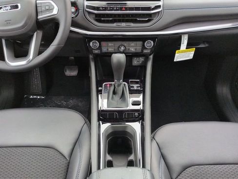 New 2026 Jeep Compass Latitude image 18