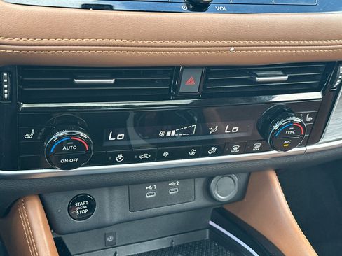 Used 2024 Nissan Rogue Platinum FWD image 23