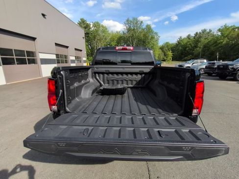 Certified 2024 Chevrolet Colorado ZR2 w/ Technology Package AWD/4WD image 27