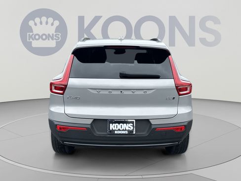 Used 2023 Volvo XC40 B5 Plus w/ Protection Package Premier AWD/4WD image 10