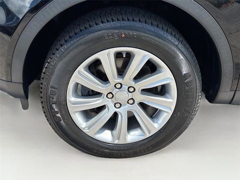 Used 2017 Land Rover Discovery Sport SE AWD/4WD image 30