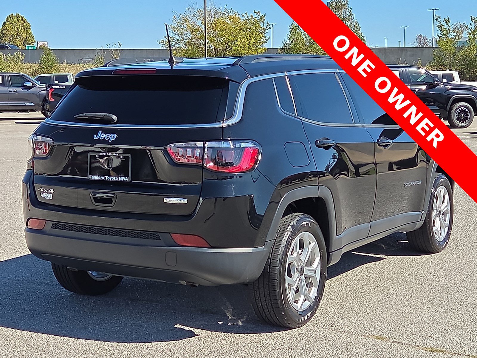 Used 2025 Jeep Compass Latitude w/ Convenience Group AWD/4WD image 5