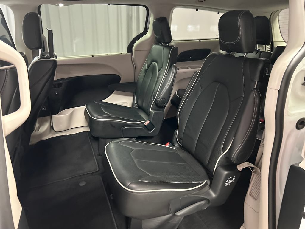 Used 2024 Chrysler Pacifica Limited w/ Uconnect Theater Family Group AWD/4WD image 24