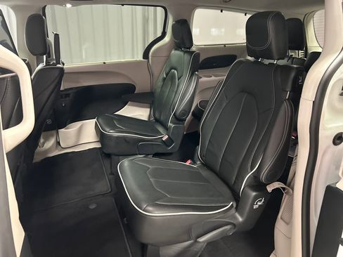 Used 2024 Chrysler Pacifica Limited w/ Uconnect Theater Family Group AWD/4WD image 24