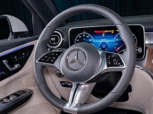 Used 2026 Mercedes-Benz GLC 300 image 15