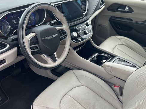 Used 2021 Chrysler Pacifica Limited w/ Premium & Safety Sphere Group AWD/4WD image 9