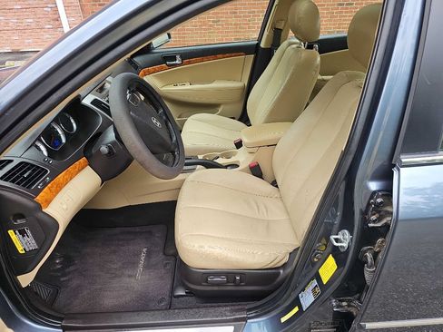 Used 2010 Hyundai Sonata Limited w/ Navigation Pkg 6 FWD image 11