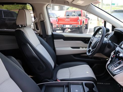 Certified 2026 Honda Odyssey Elite image 8