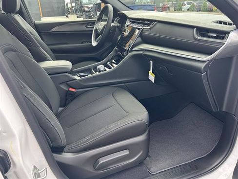 New 2025 Jeep Grand Cherokee Laredo X image 16